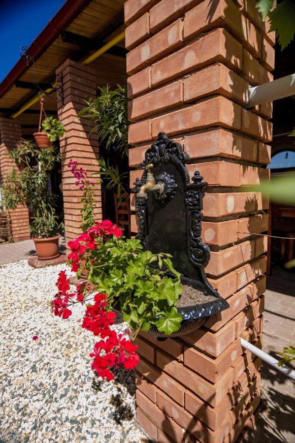 Casa Ypu Hotel Două Mai Exterior foto