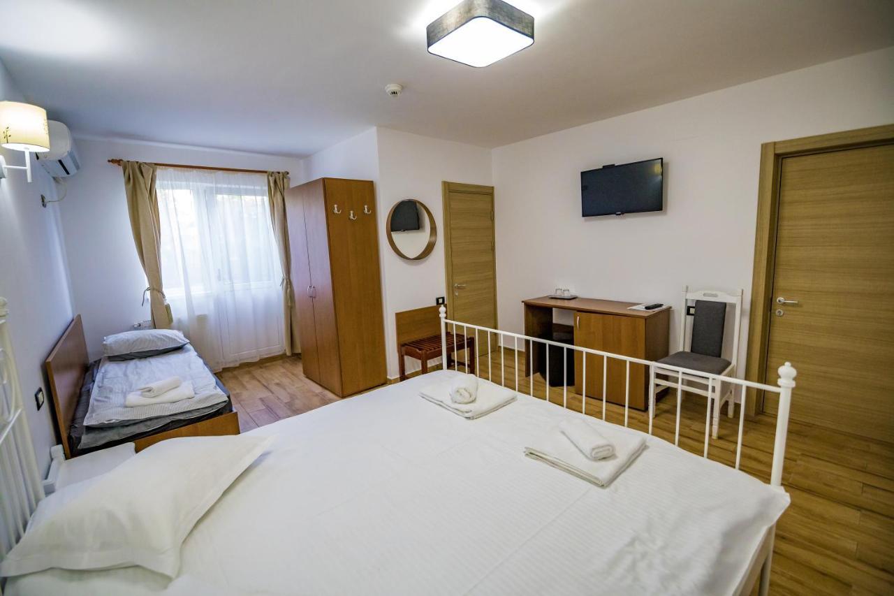 Casa Ypu Hotel Două Mai Exterior foto